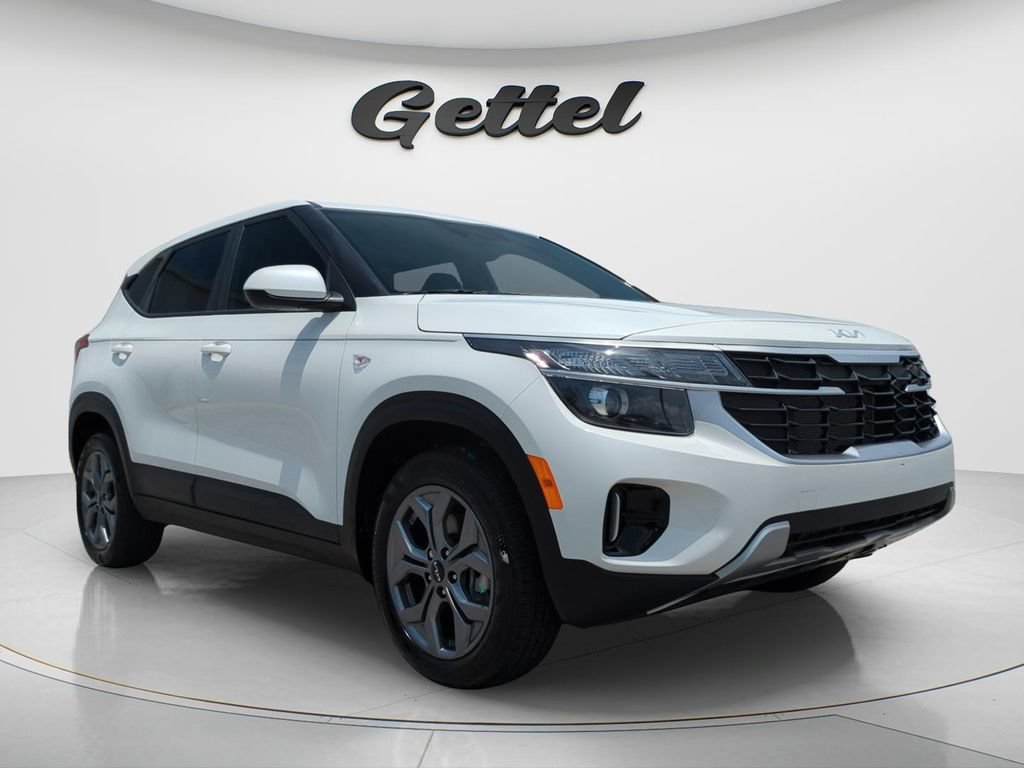 Used 2025 Kia Seltos LX AWD/4WD image 3