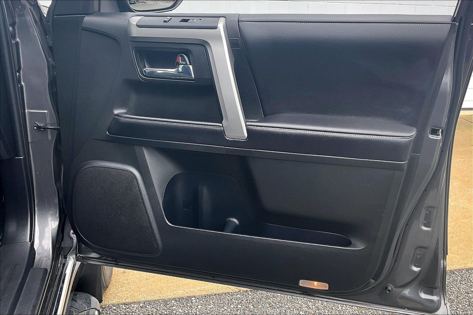 Used 2018 Toyota 4Runner Limited AWD/4WD image 29