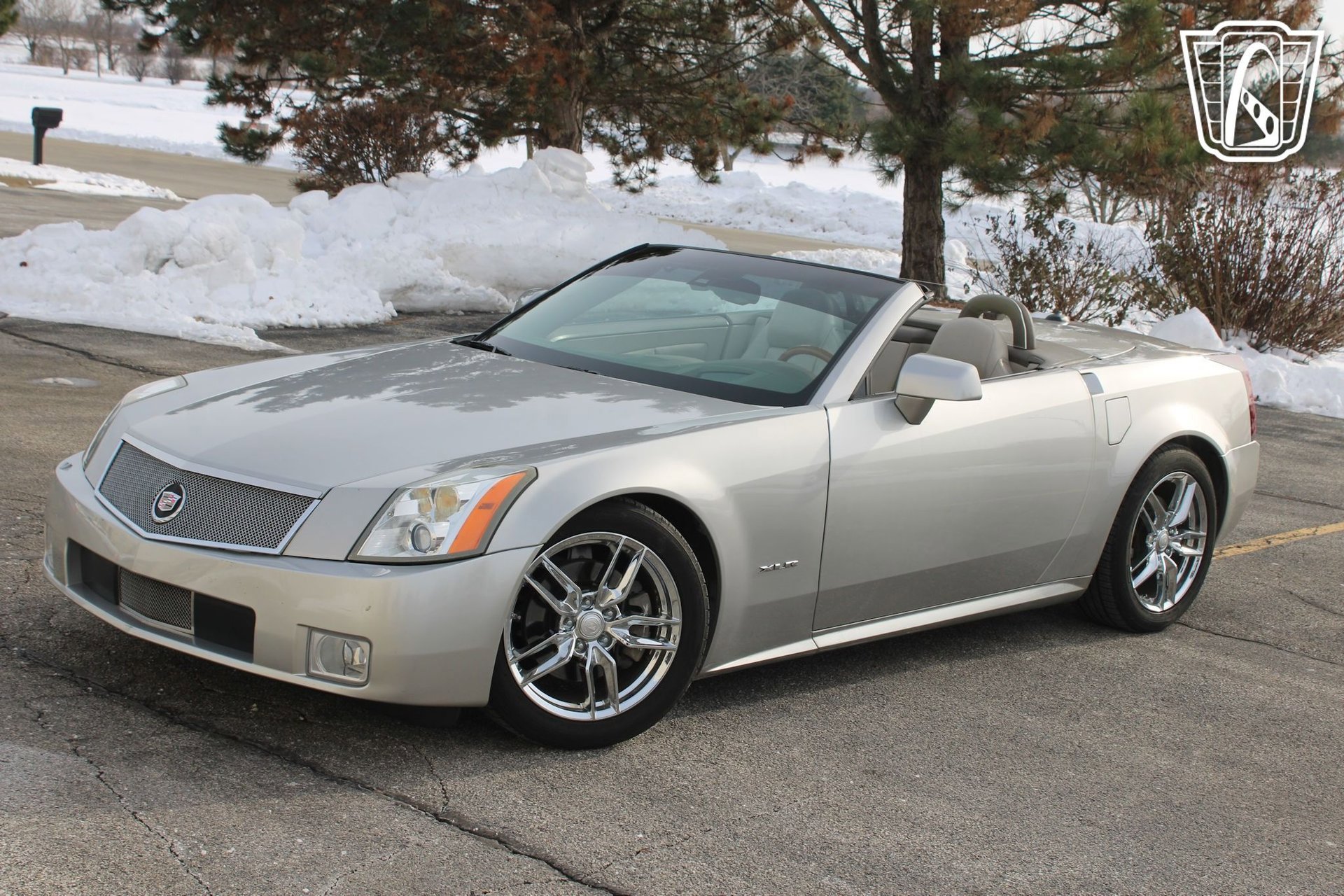 Used 2005 Cadillac XLR image 2