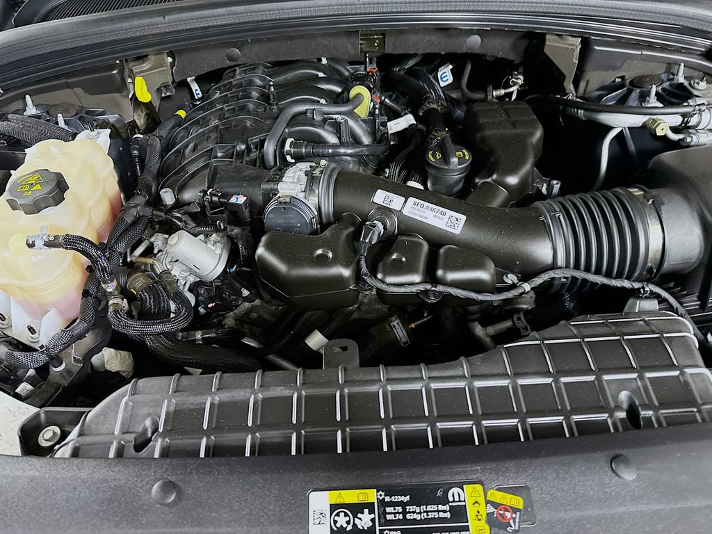 Used 2023 Jeep Grand Cherokee Laredo AWD/4WD image 31