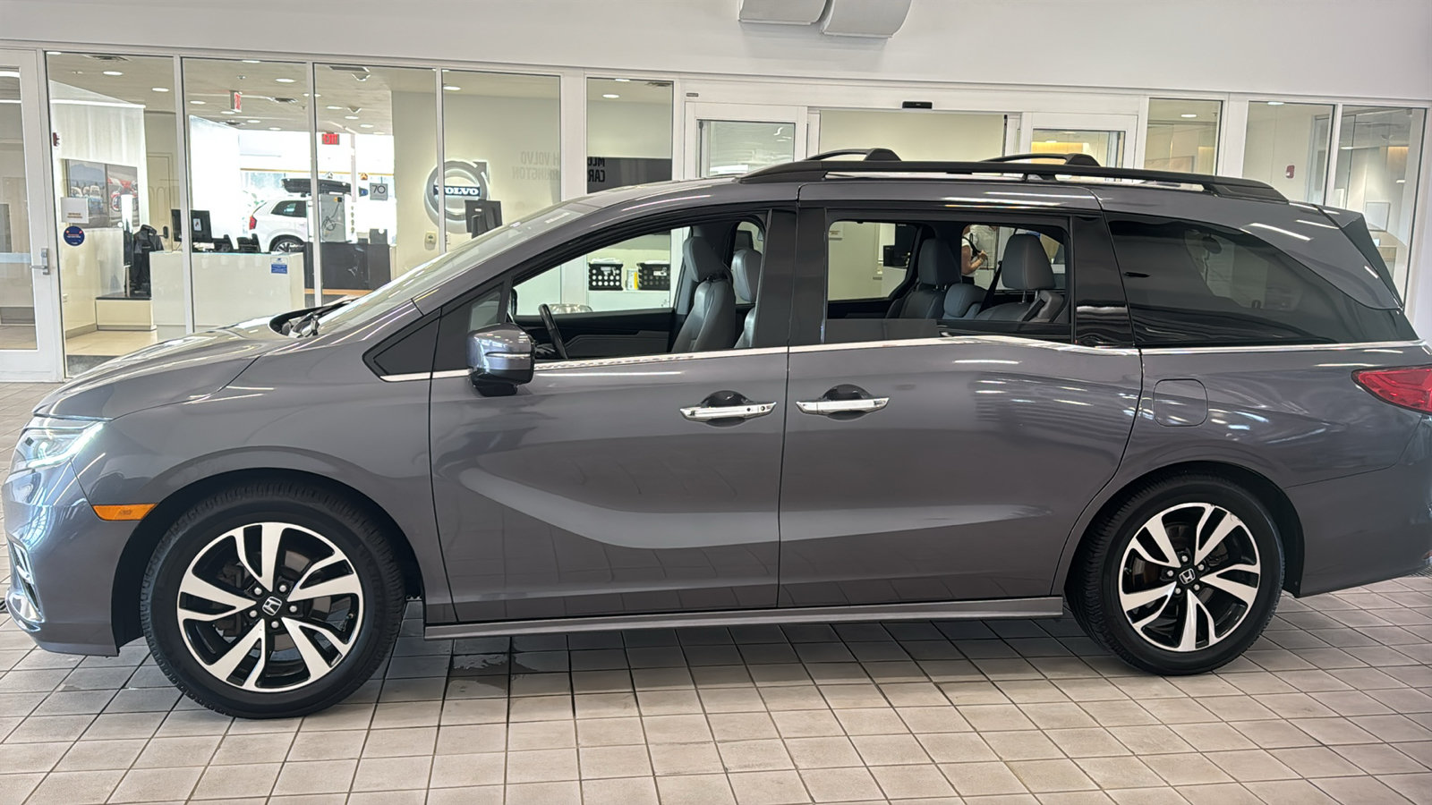 Used 2018 Honda Odyssey Elite image 8