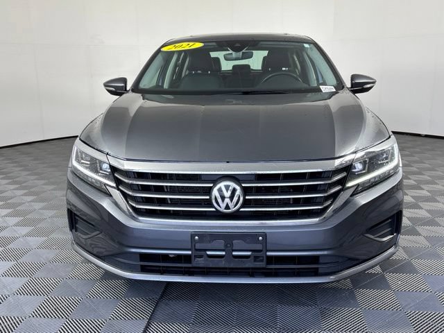 Used 2021 Volkswagen Passat 2.0T SE FWD image 3