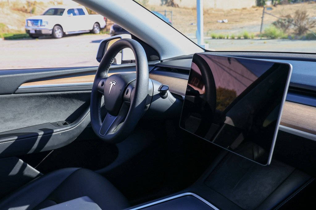 Used 2023 Tesla Model Y Long Range AWD/4WD image 21