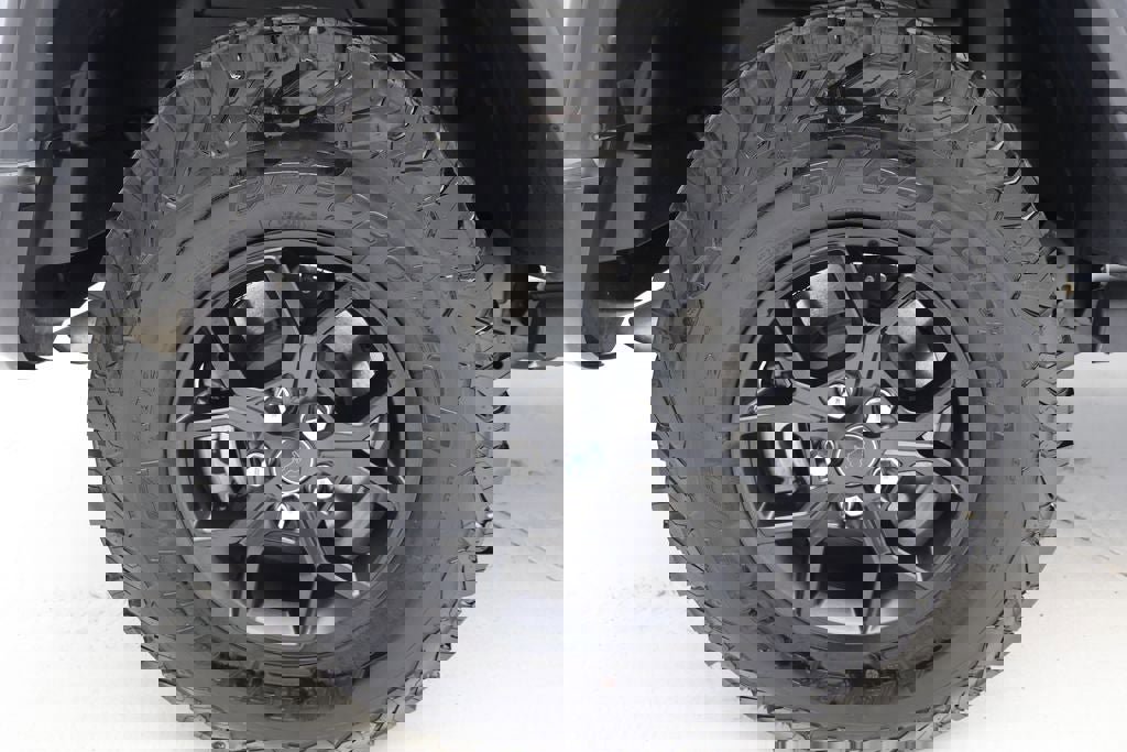 Used 2024 Jeep Wrangler Unlimited image 10