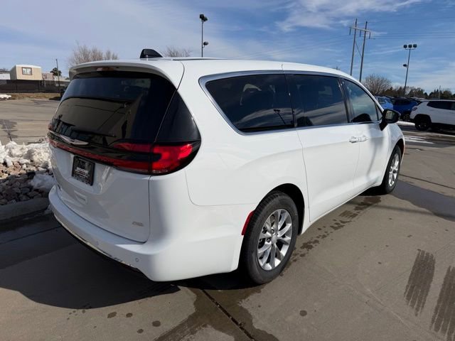 New 2026 Chrysler Pacifica Select AWD/4WD image 6