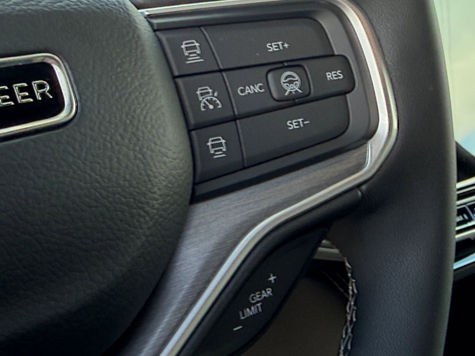 New 2026 Jeep Grand Wagoneer L Limited AWD/4WD image 26