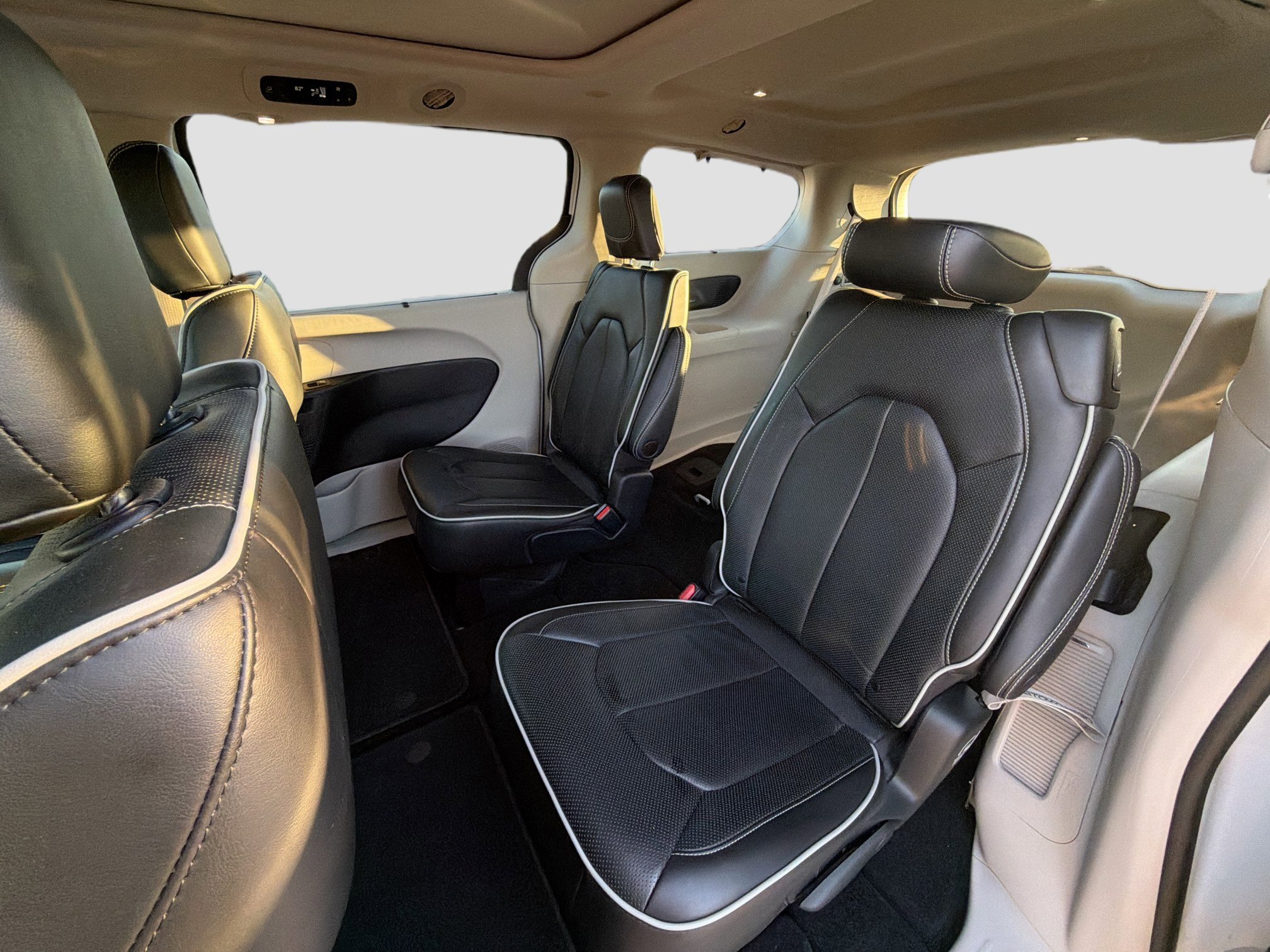 Used 2022 Chrysler Pacifica Limited image 21