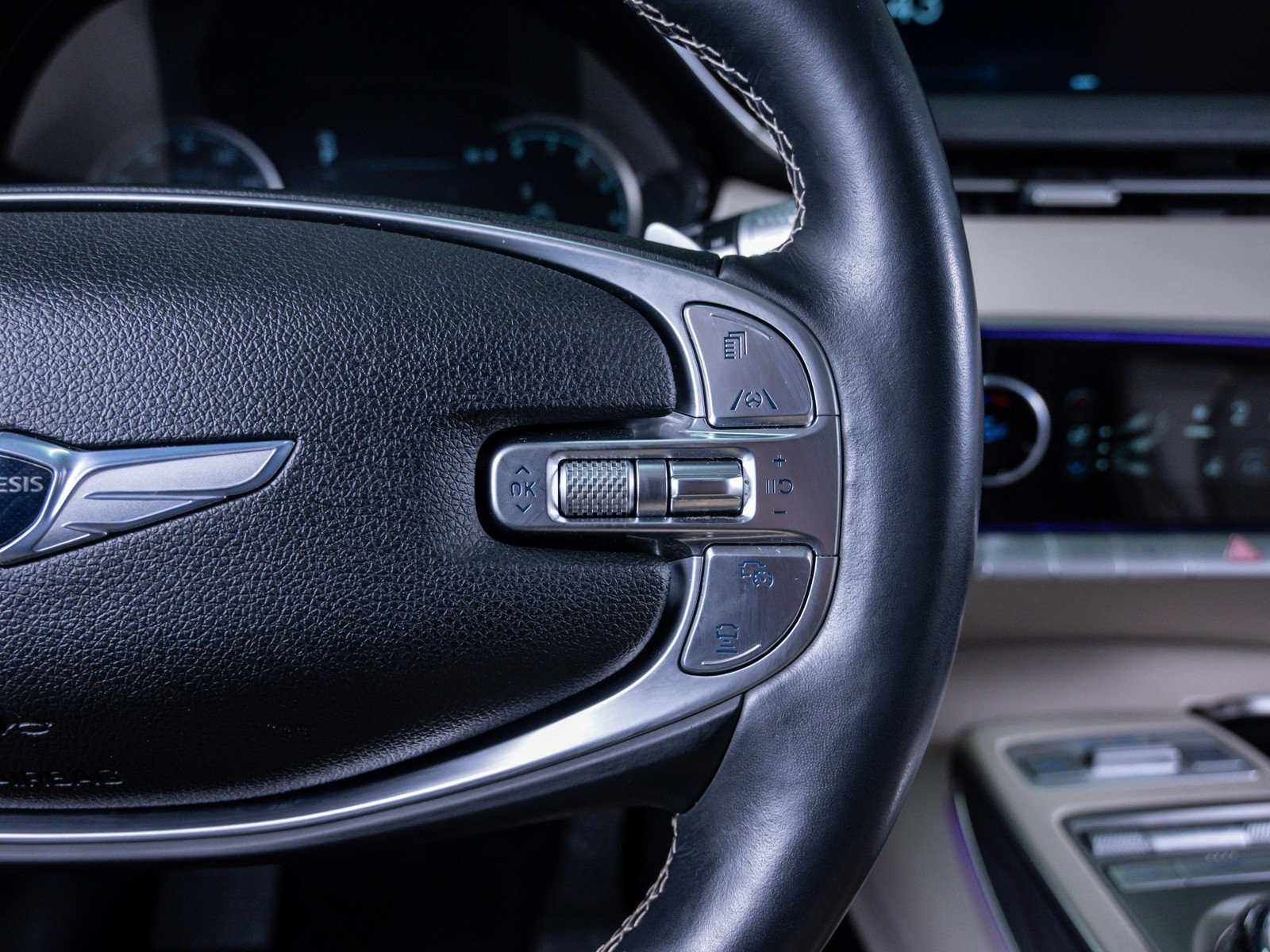 Used 2022 Genesis GV70 2.5T w/ Advanced Package image 23