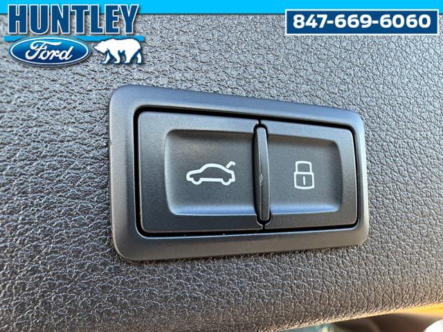 Used 2019 Audi e-tron Prestige w/ Prestige Package image 17