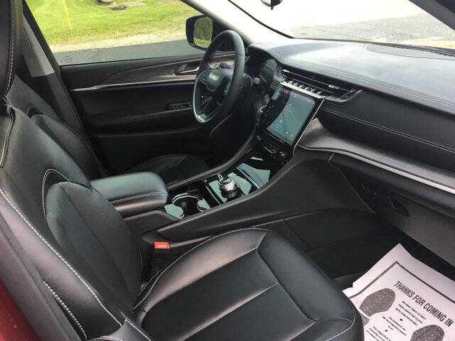 Used 2023 Jeep Grand Cherokee Limited w/ Black Appearance Package AWD/4WD image 30