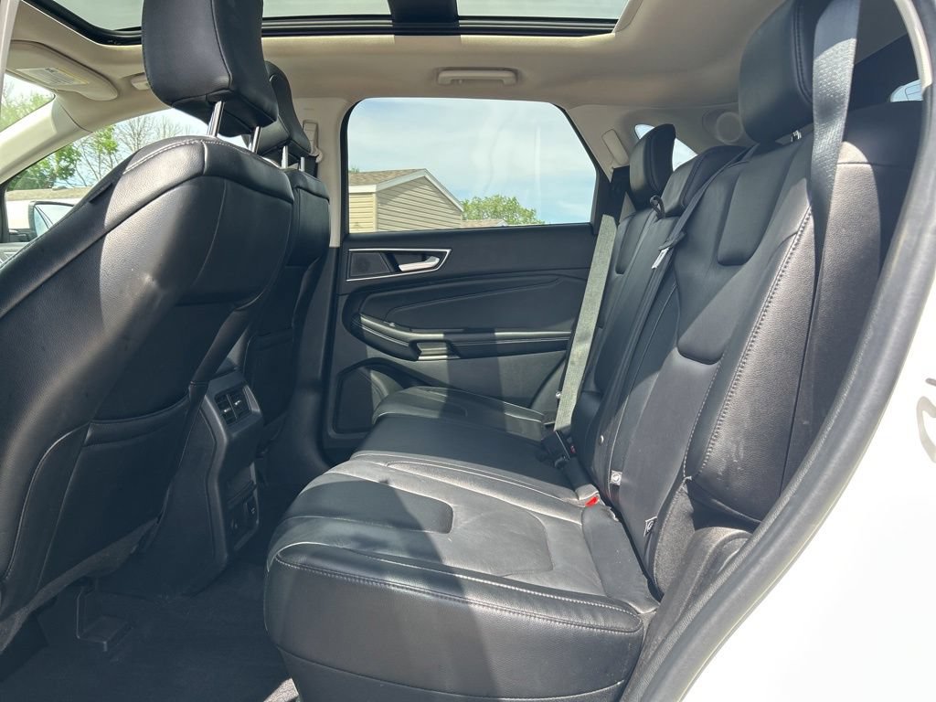 Used 2022 Ford Edge Titanium AWD/4WD image 12