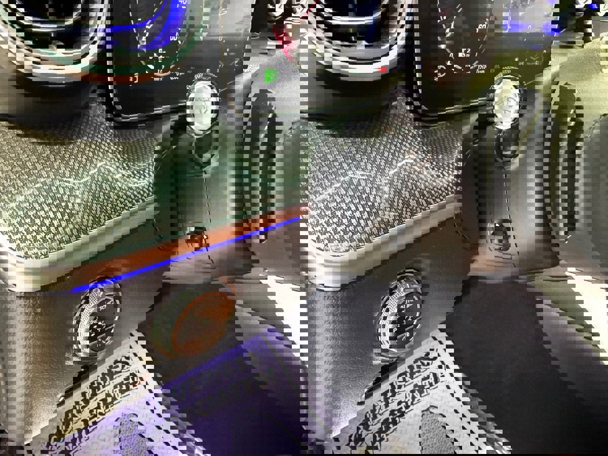 Used 2023 Mercedes-Benz C 300 4MATIC Sedan w/ Exclusive Trim Package image 37