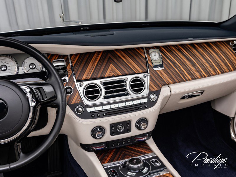 Used 2016 Rolls-Royce Dawn image 35