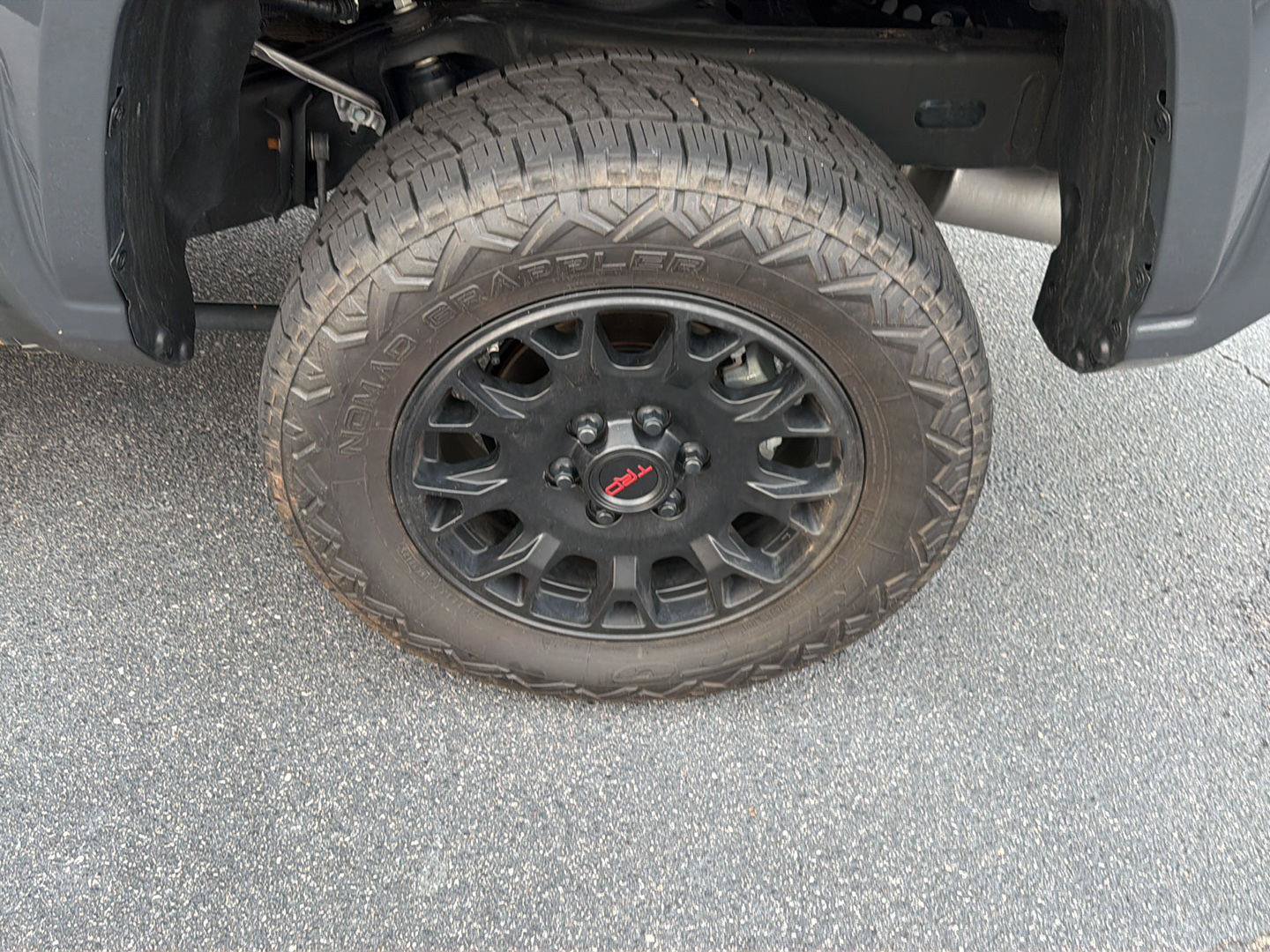 Certified 2025 Toyota Tacoma SR5 AWD/4WD image 36