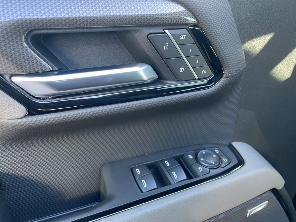Used 2025 Chevrolet Silverado 1500 ZR2 w/ Technology Package image 6