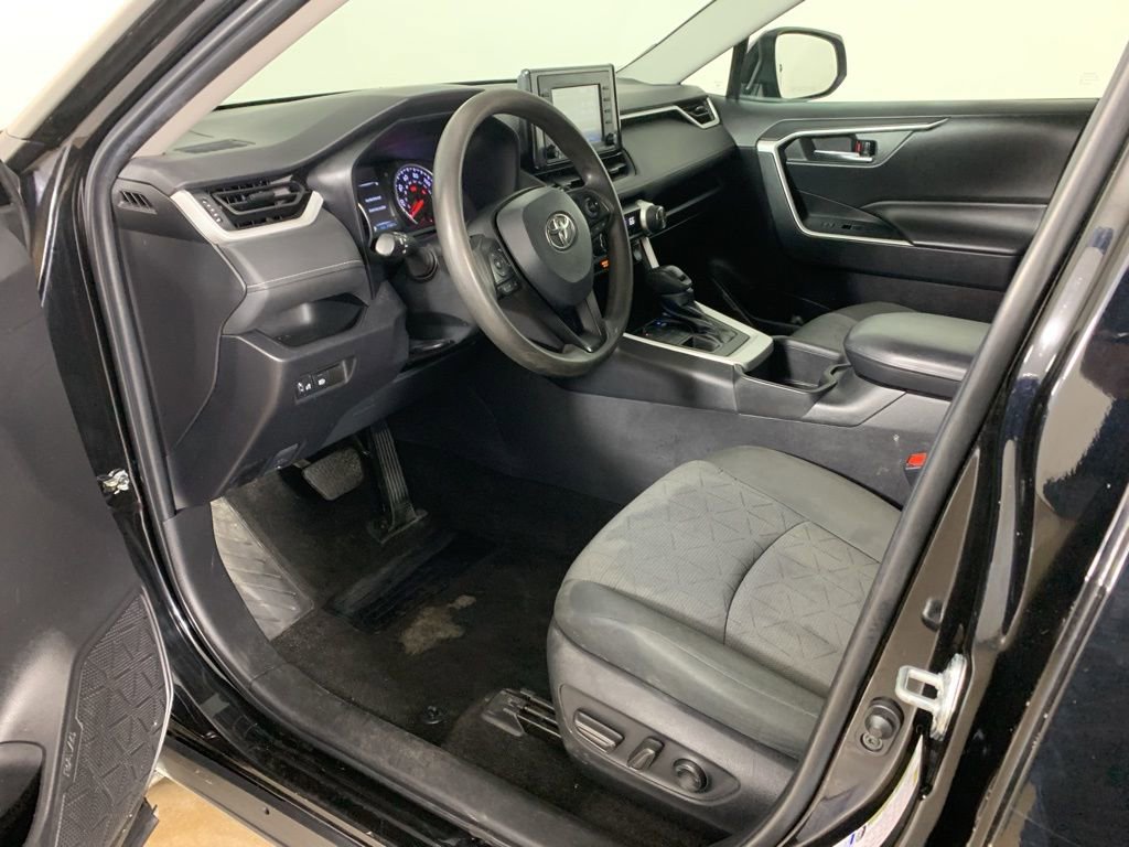 Used 2022 Toyota RAV4 XLE image 28