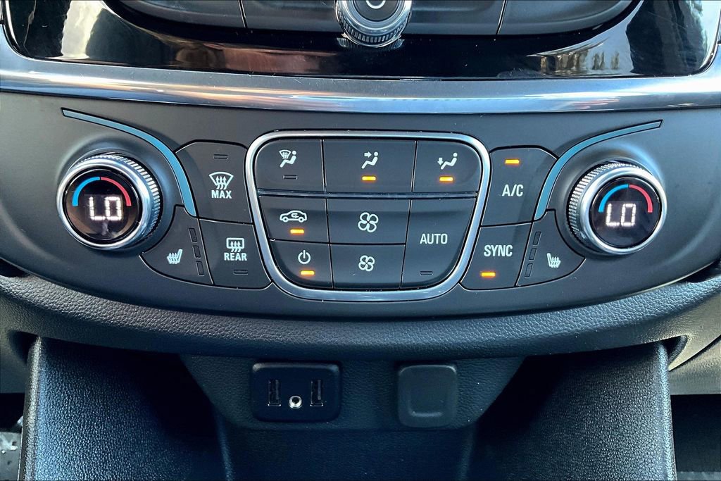 Used 2023 Chevrolet Traverse LT image 24