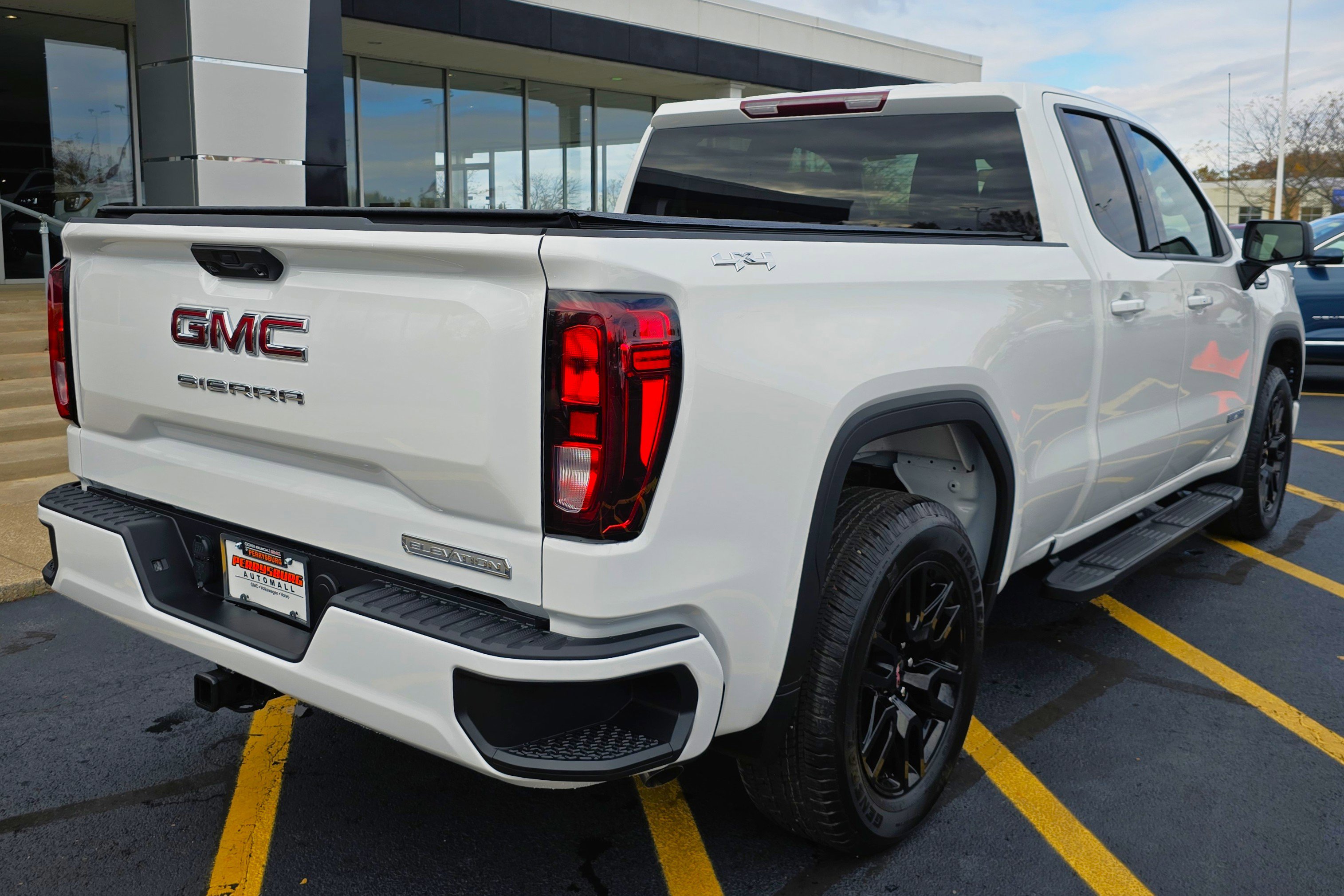 New 2026 GMC Sierra 1500 Elevation image 9