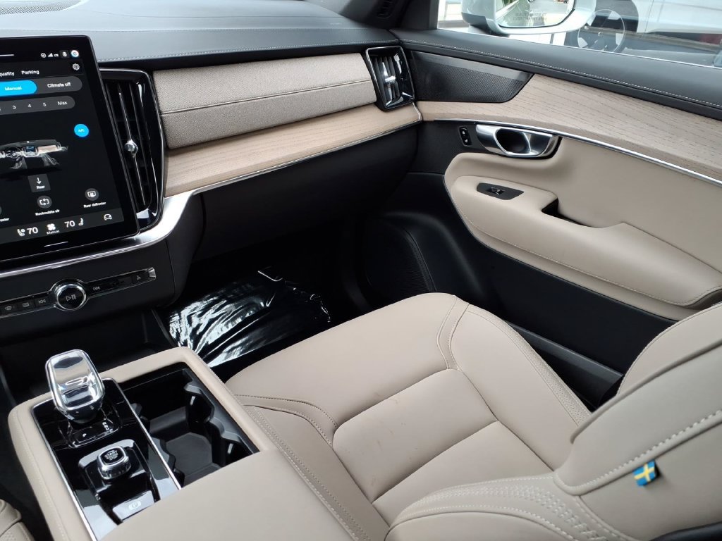 Certified 2026 Volvo XC90 B6 Plus AWD/4WD image 22
