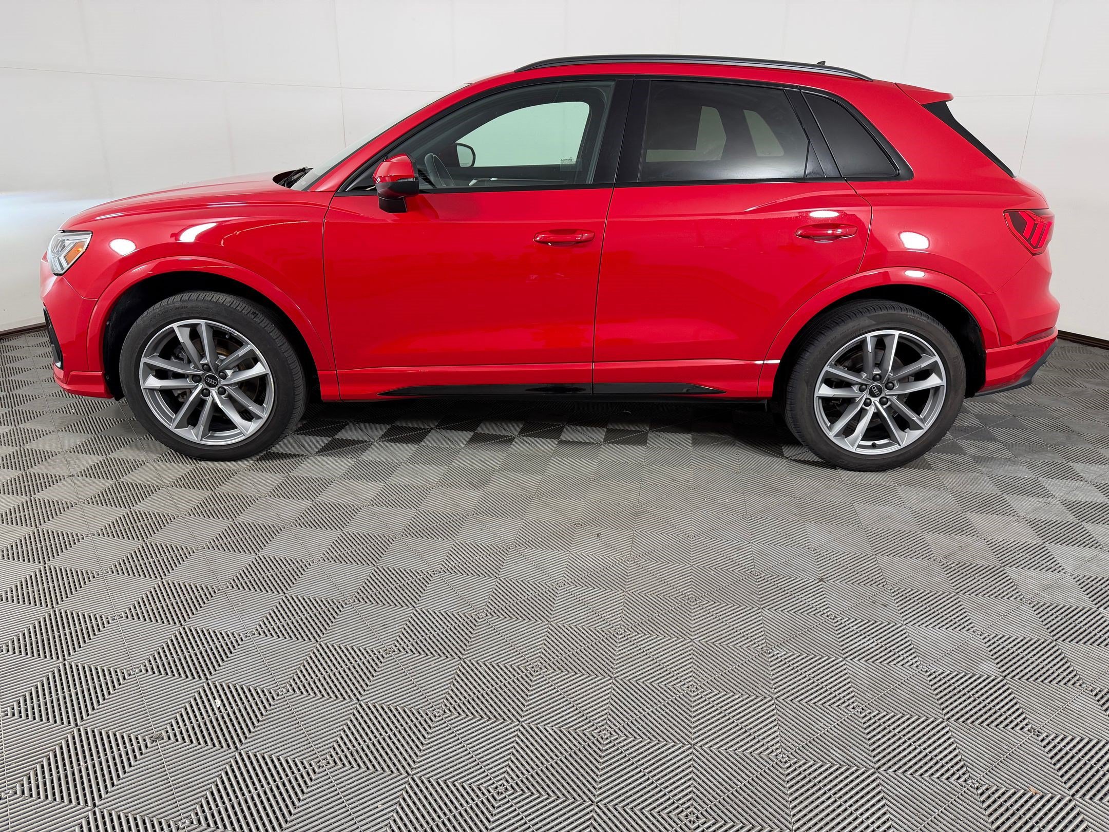 Certified 2023 Audi Q3 2.0T Premium w/ Black Optic Sport Package AWD/4WD image 2