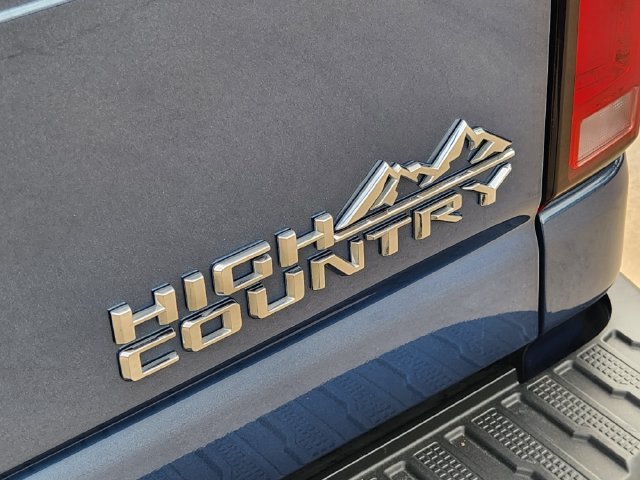 Used 2025 Chevrolet Silverado 2500 High Country w/ Technology Package AWD/4WD image 10