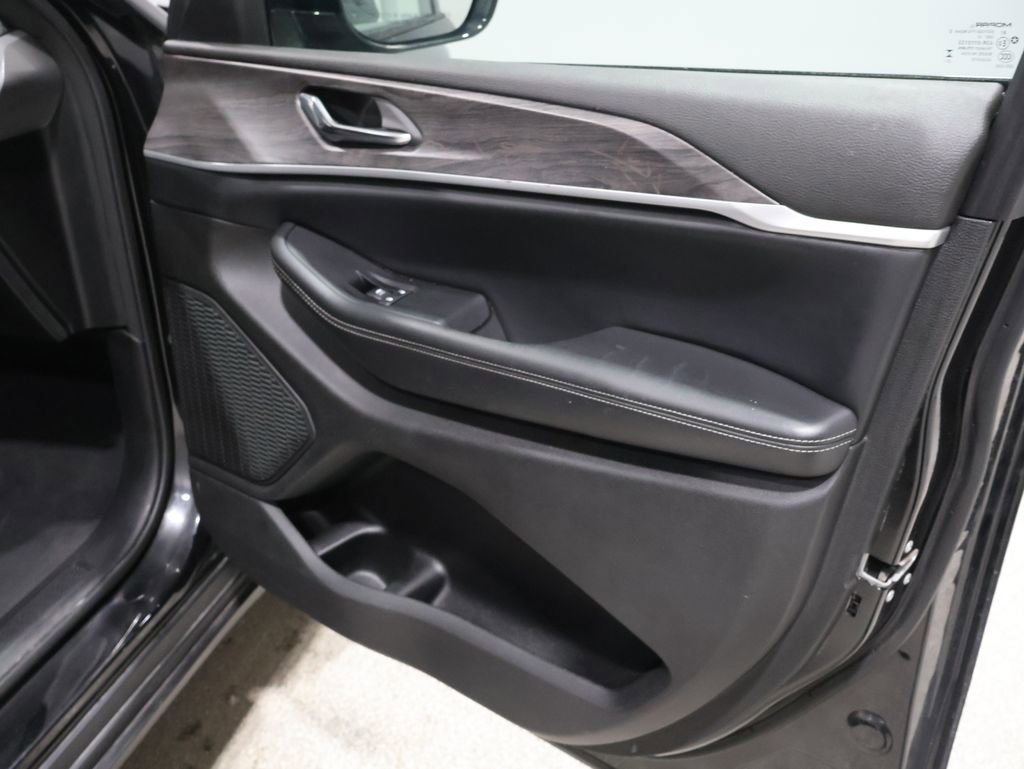 Used 2024 Jeep Grand Cherokee Limited AWD/4WD image 23