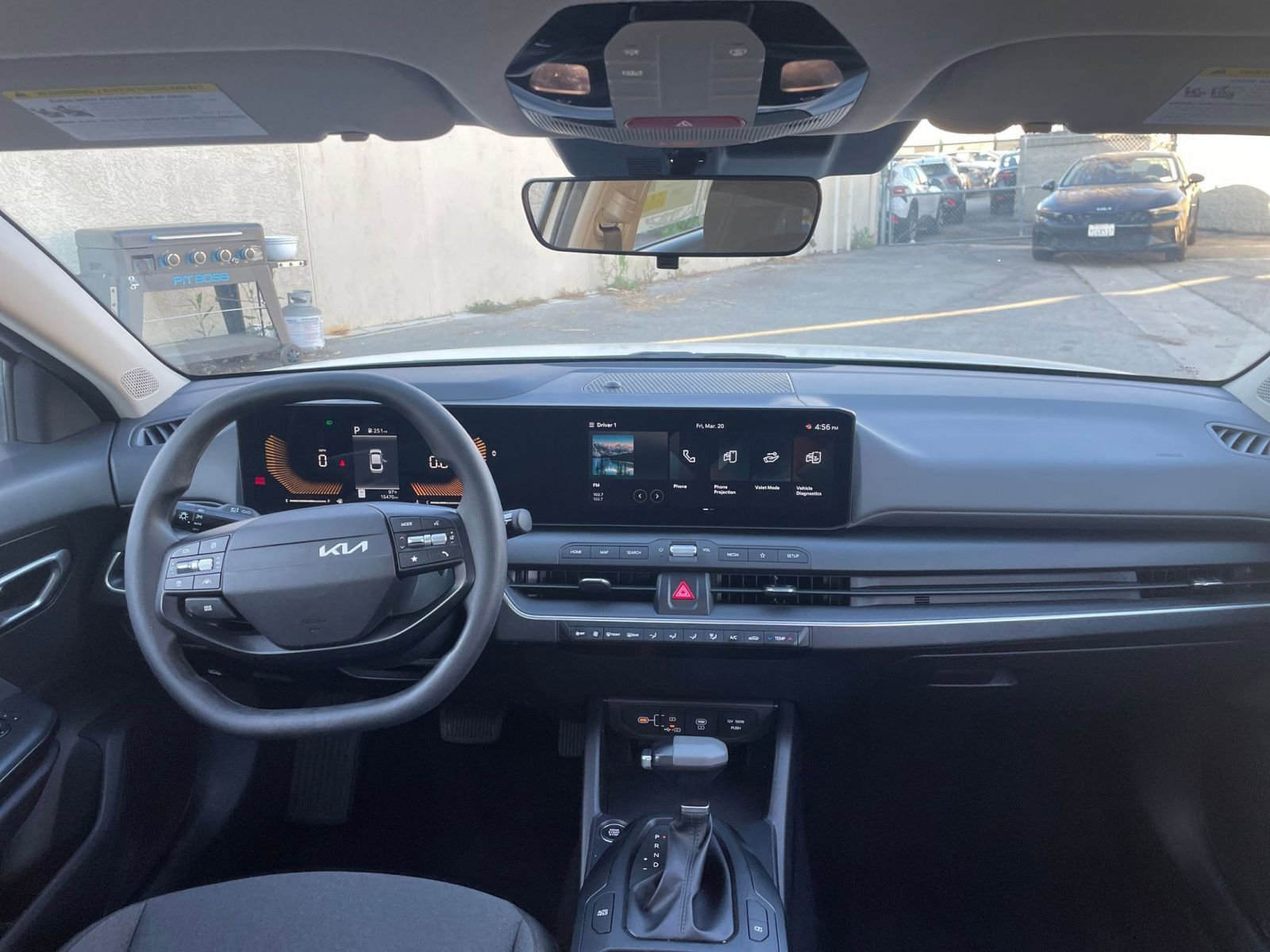 Used 2025 Kia K4 LXS image 32