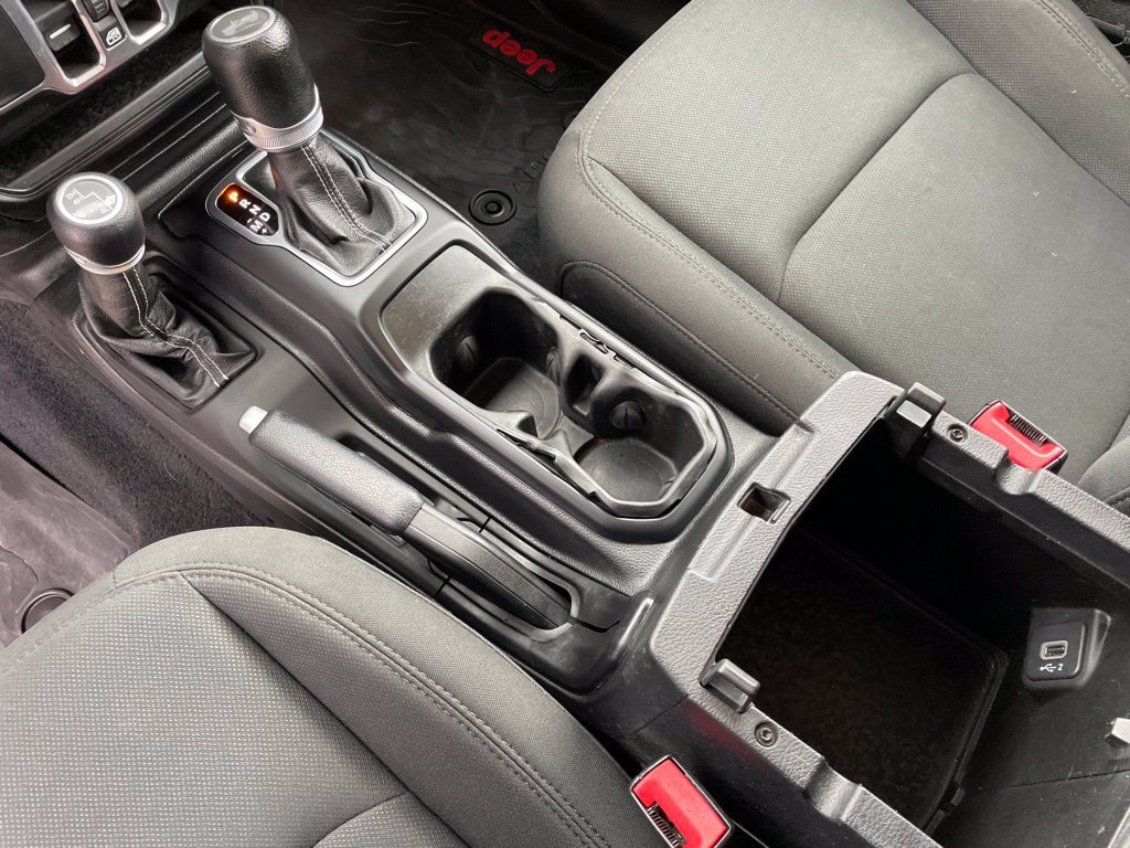 Used 2020 Jeep Wrangler Unlimited Sahara w/ Uconnect 4C Nav & Sound Group AWD/4WD image 9