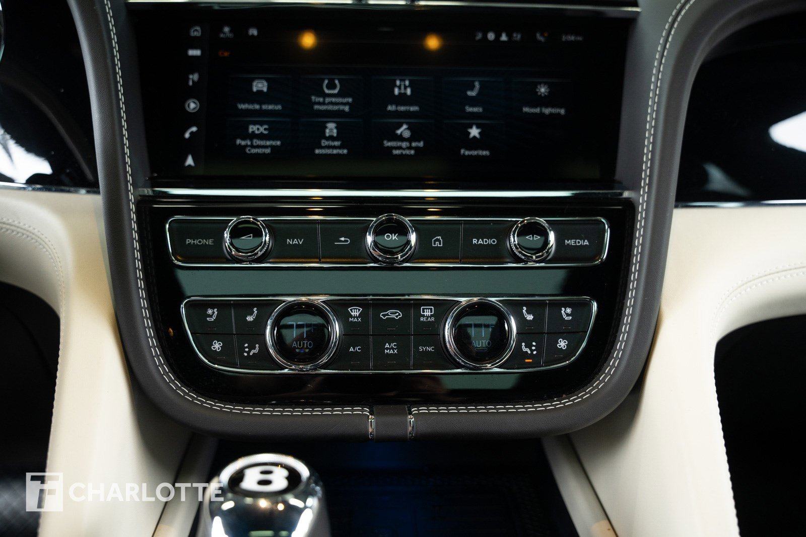 Used 2024 Bentley Bentayga image 26