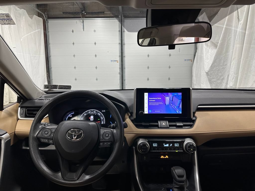 Used 2025 Toyota RAV4 XLE AWD/4WD image 16