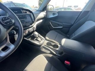 Used 2025 Kia Soul LX w/ LX Technology Package FWD image 16