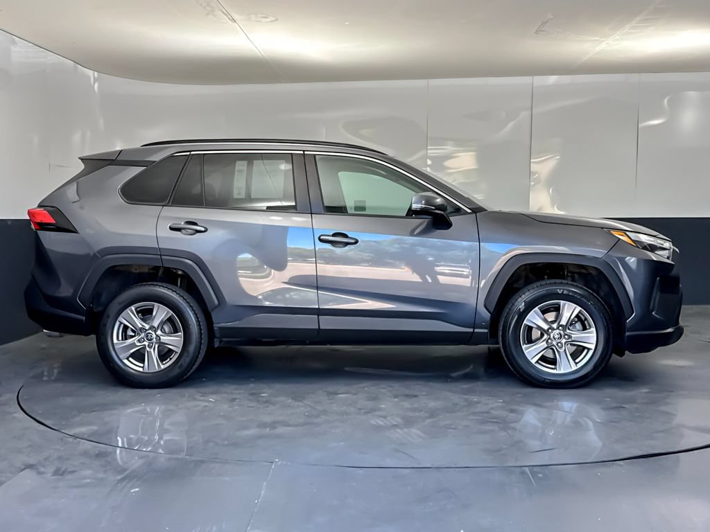 Used 2022 Toyota RAV4 XLE AWD/4WD image 2
