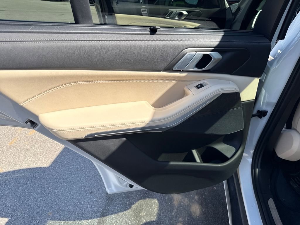 Used 2022 BMW X5 sDrive40i w/ Executive Package image 34