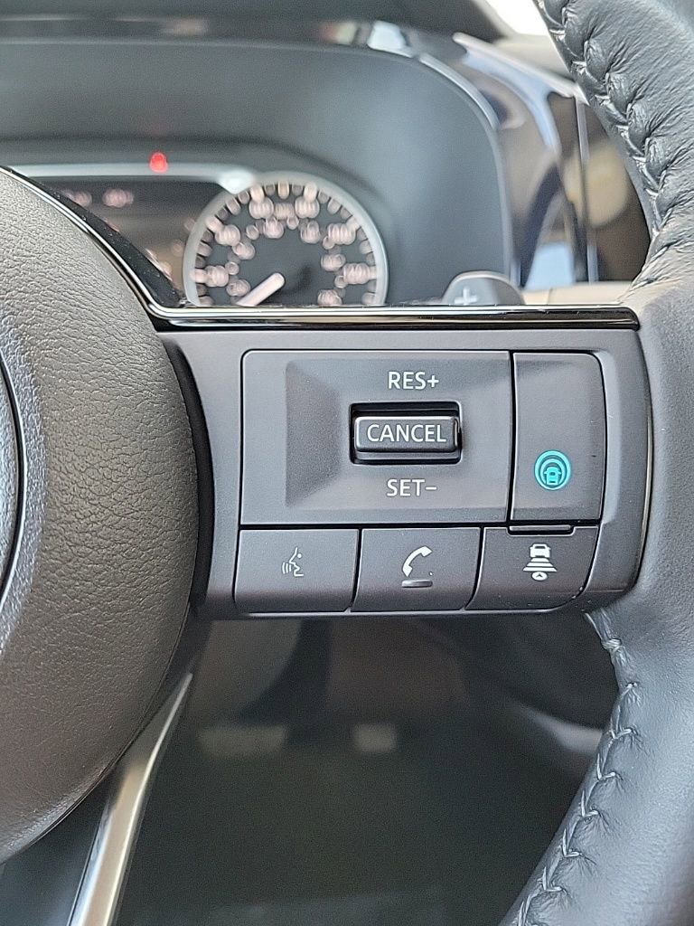 Used 2022 Nissan Pathfinder SV image 25