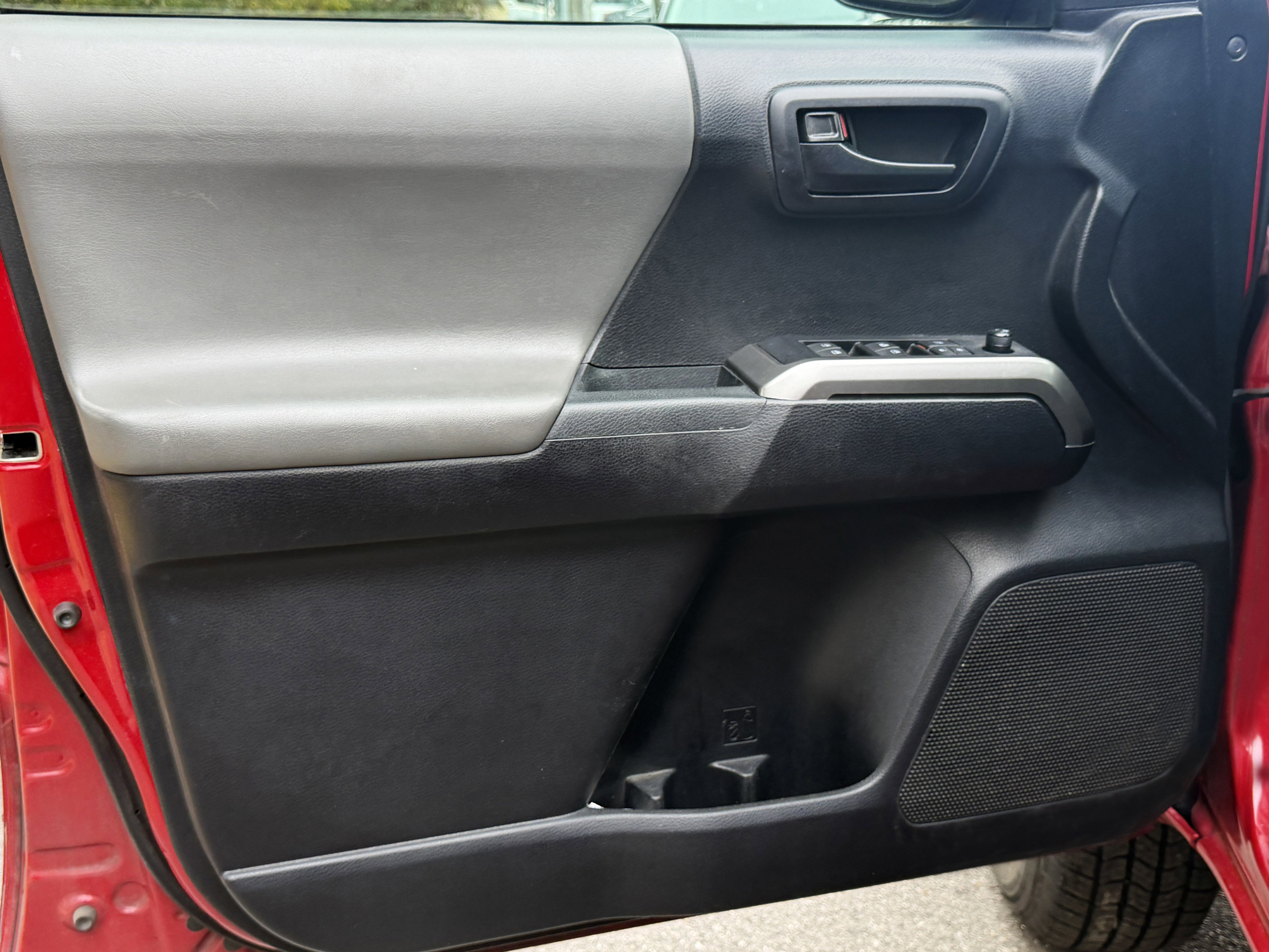 Used 2020 Toyota Tacoma SR5 image 13