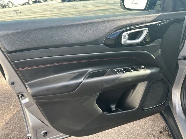 Used 2023 Jeep Compass Trailhawk image 11