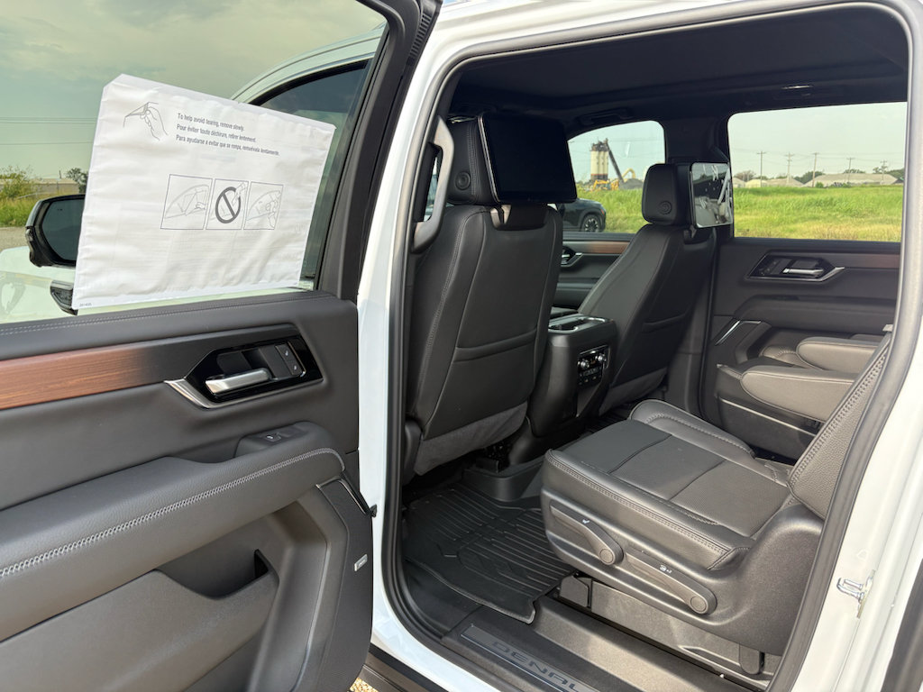 New 2026 GMC Yukon XL Denali w/ Denali Reserve Package AWD/4WD image 24