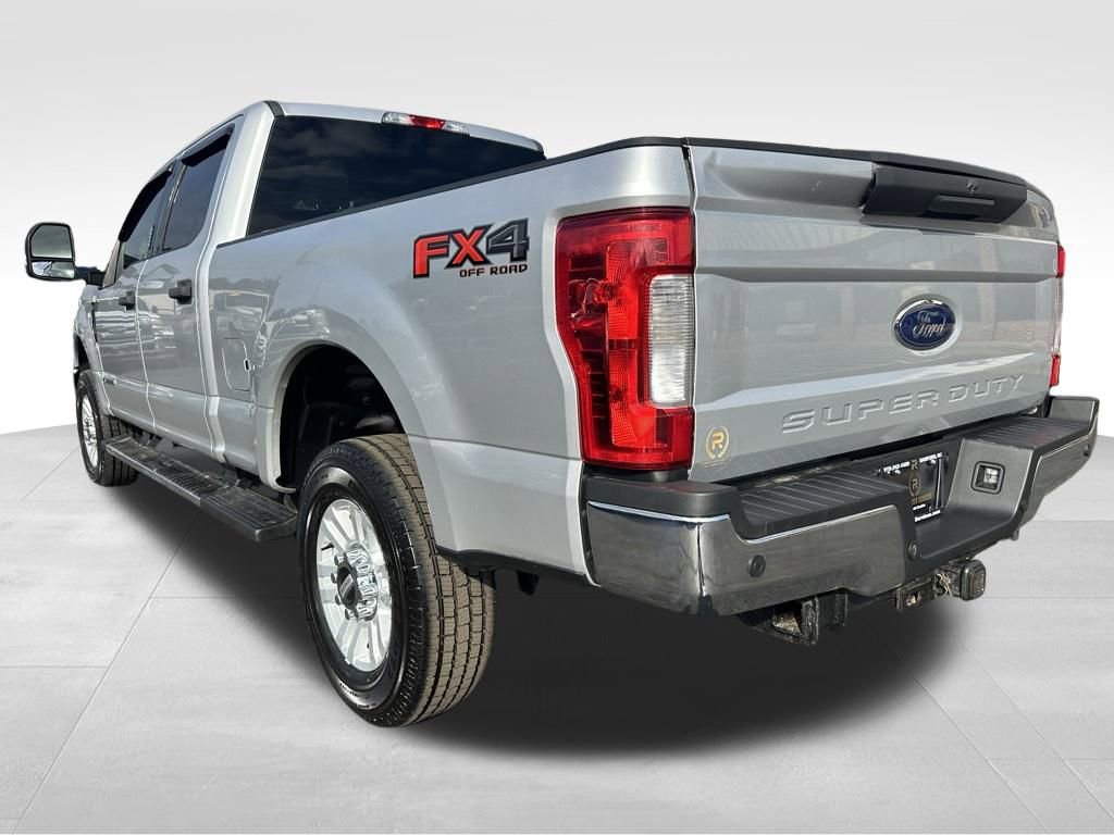 Used 2017 Ford F250 XLT w/ XLT Value Package AWD/4WD image 3