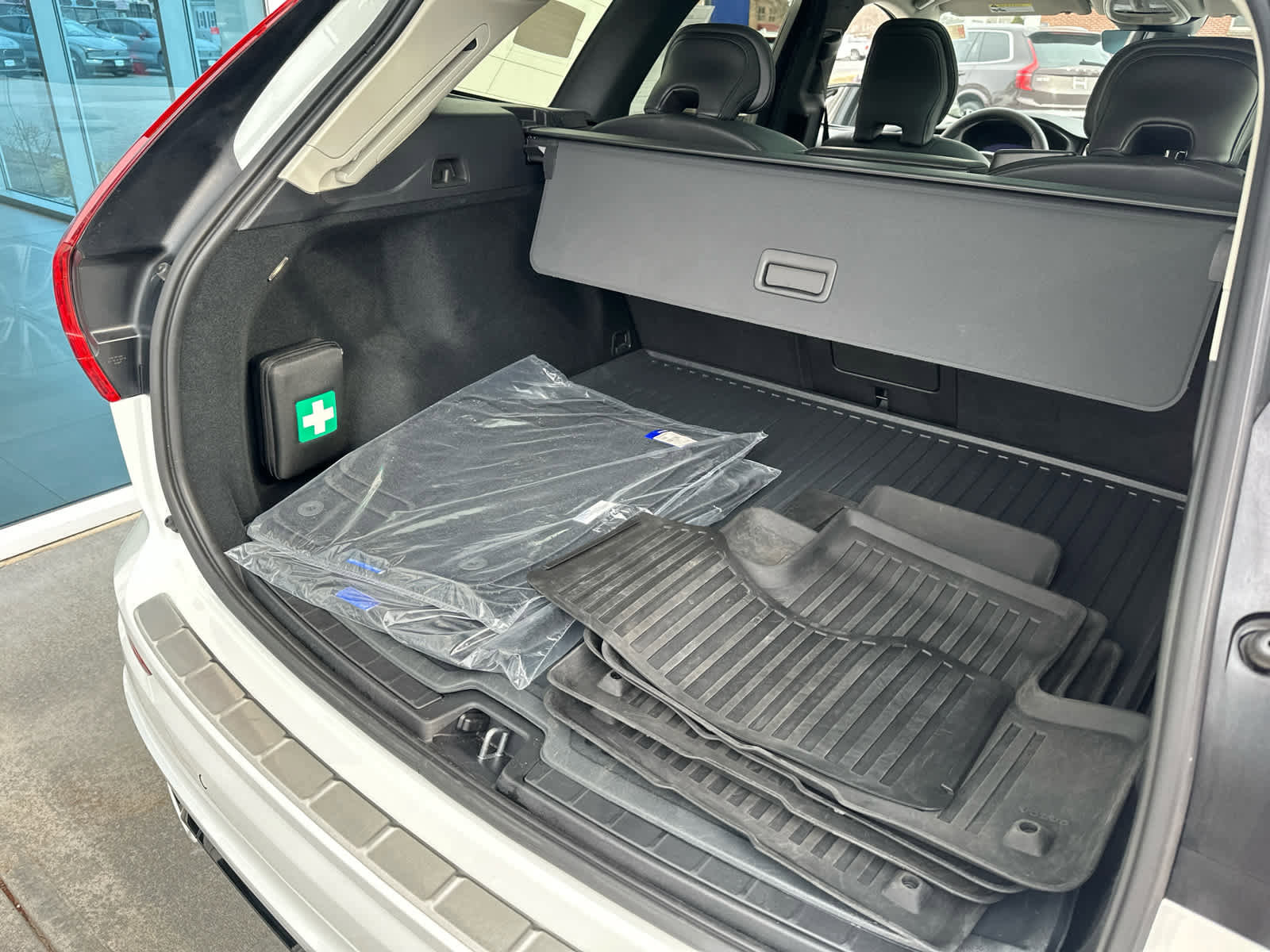 Used 2024 Volvo XC60 B5 Core w/ Protection Package Premier image 12