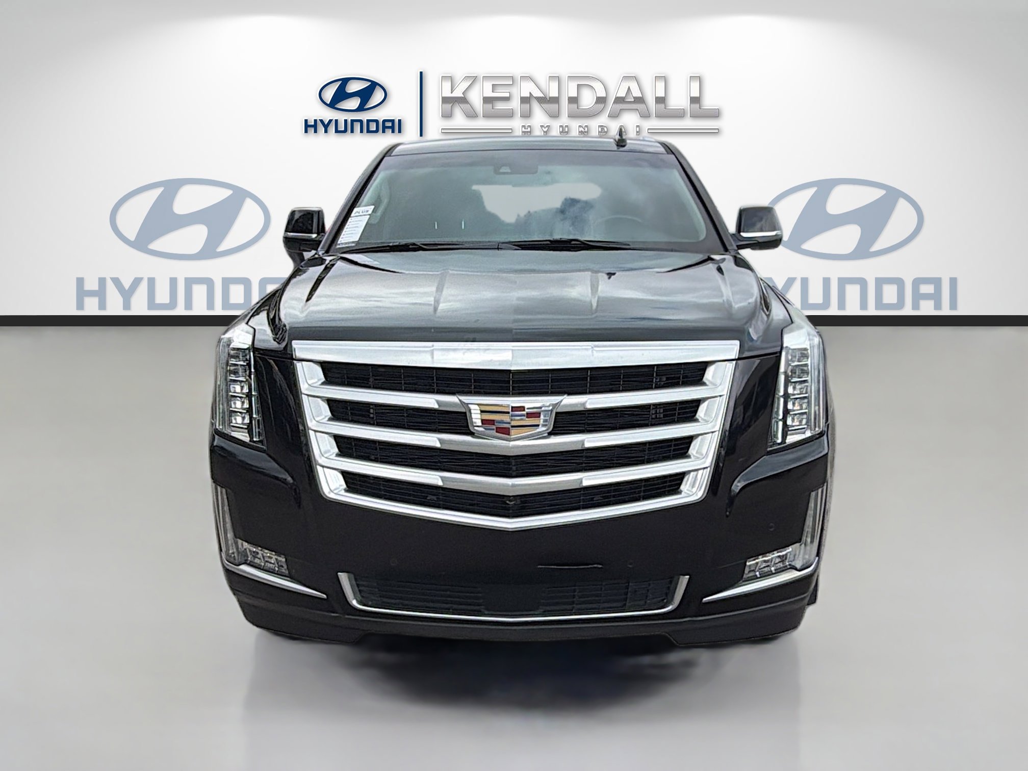 Used 2018 Cadillac Escalade Premium Luxury image 2
