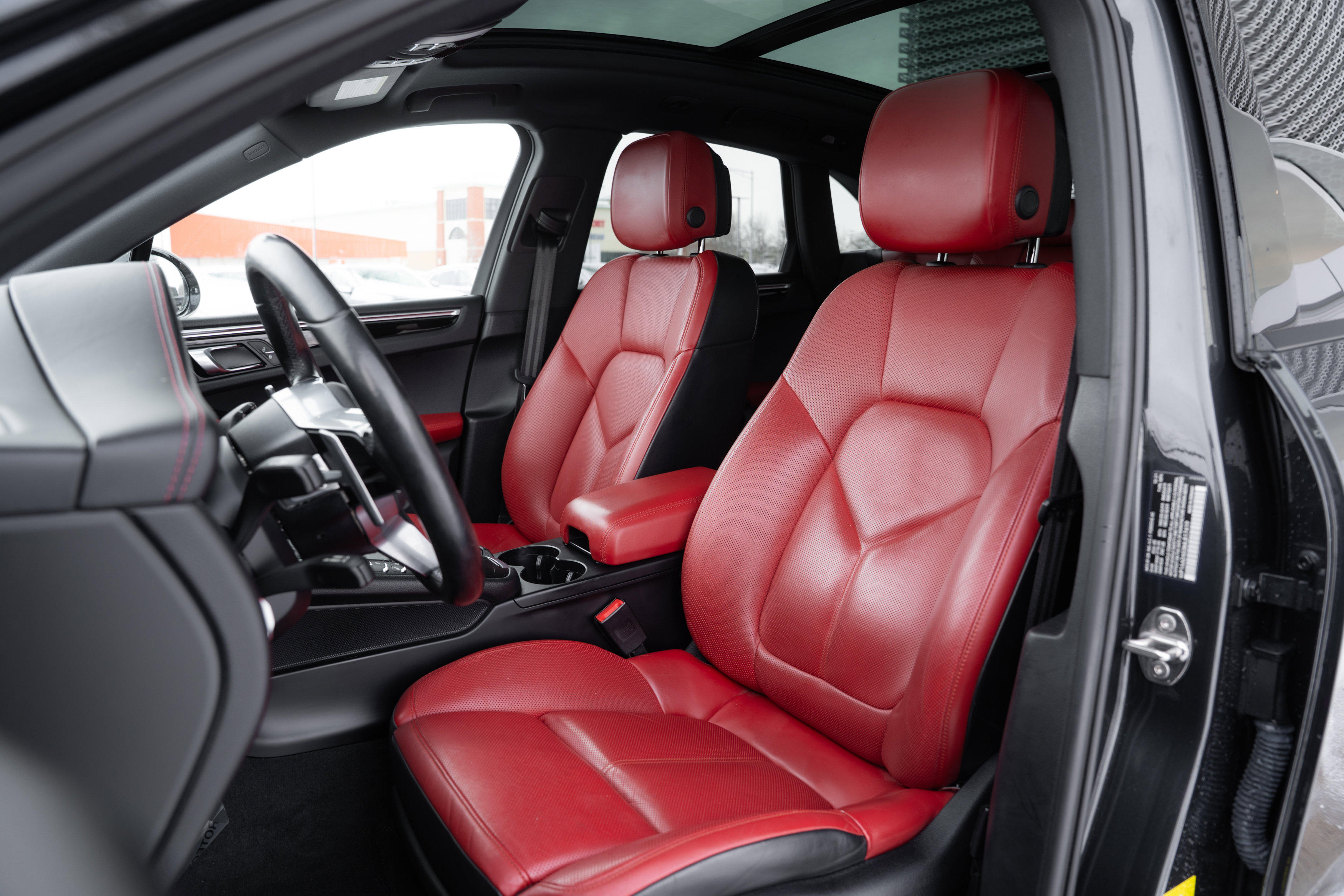 Used 2021 Porsche Macan image 21