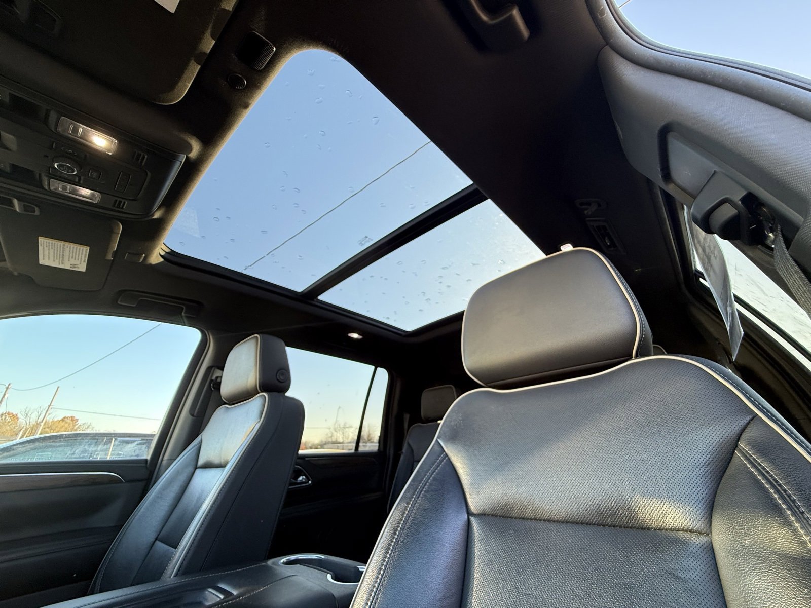 Used 2021 Chevrolet Suburban Premier image 16