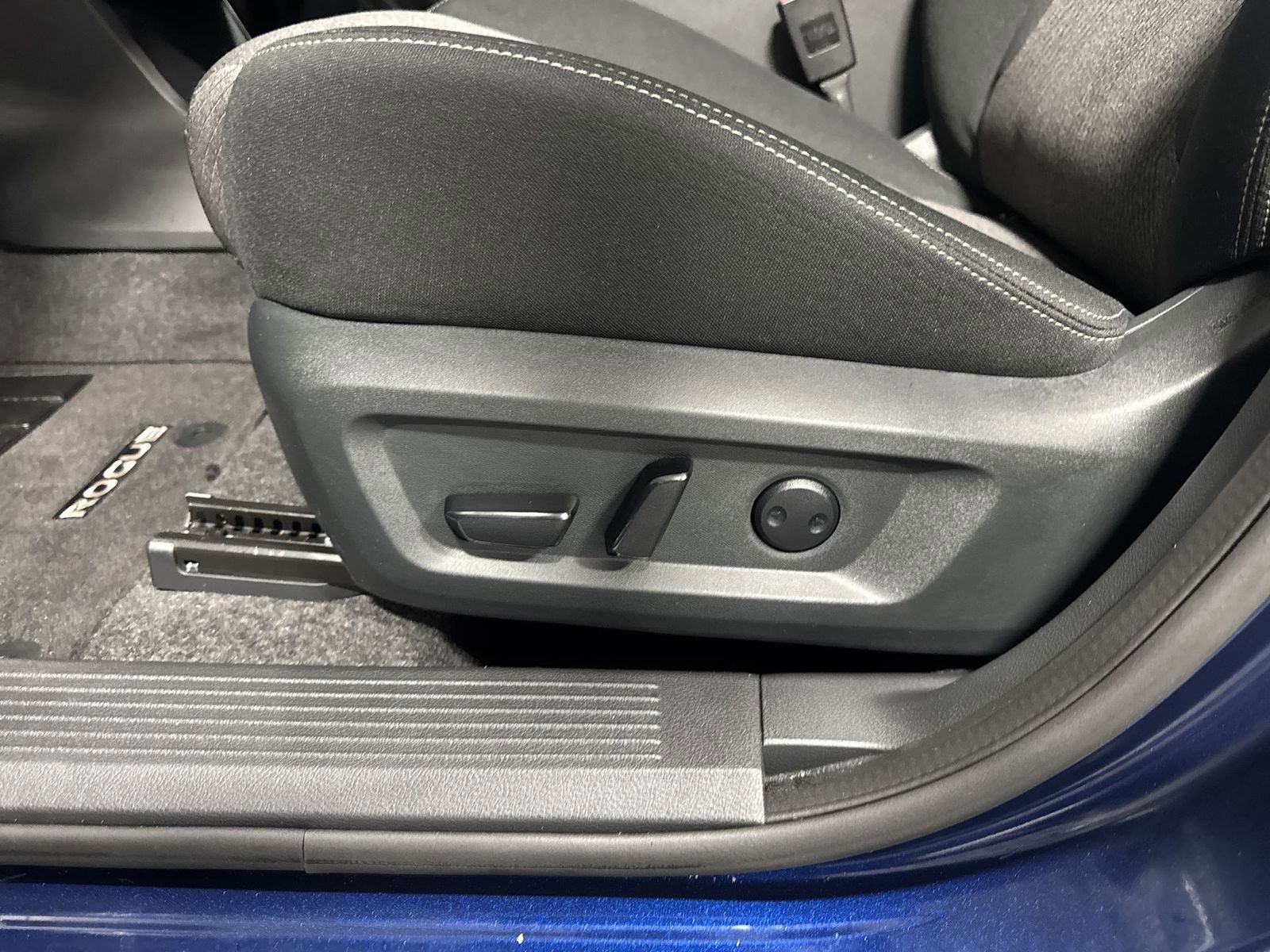 Certified 2026 Nissan Rogue SV image 27