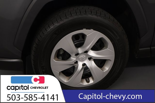 Used 2022 Toyota RAV4 LE AWD/4WD image 9