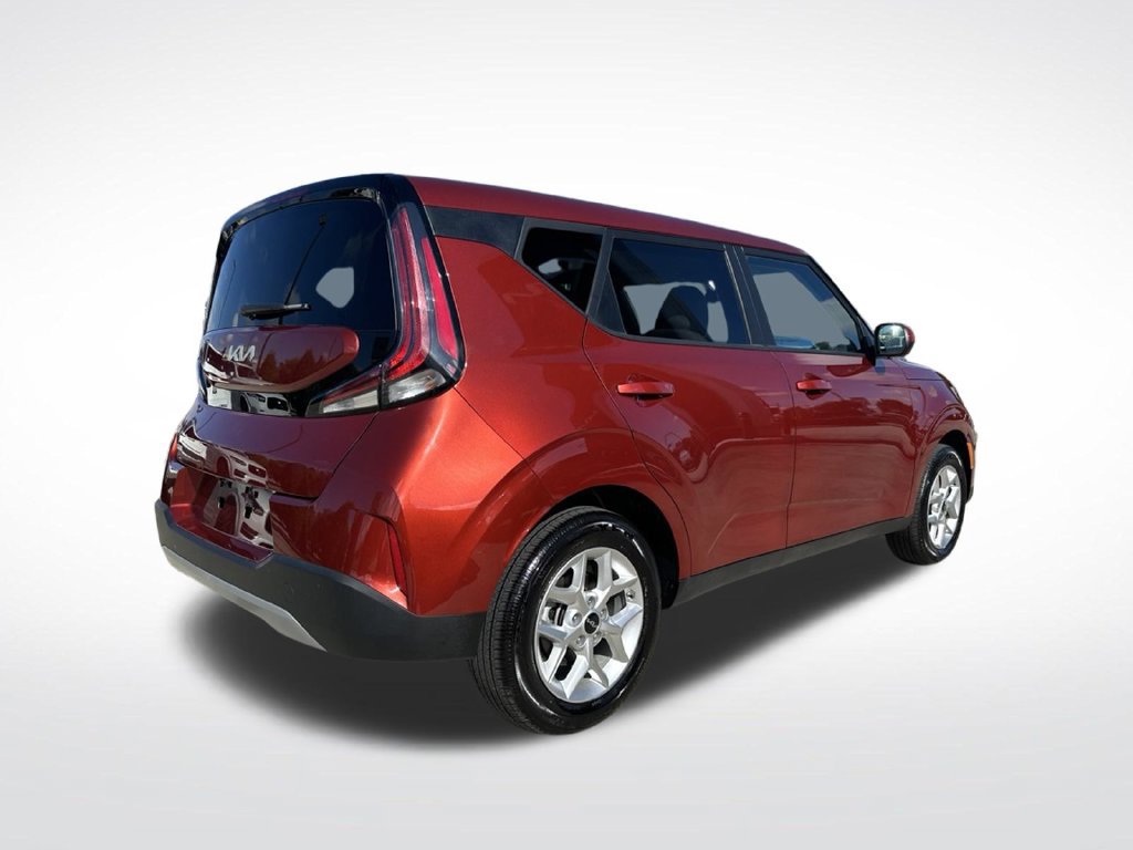 Used 2025 Kia Soul LX w/ LX Technology Package FWD image 9