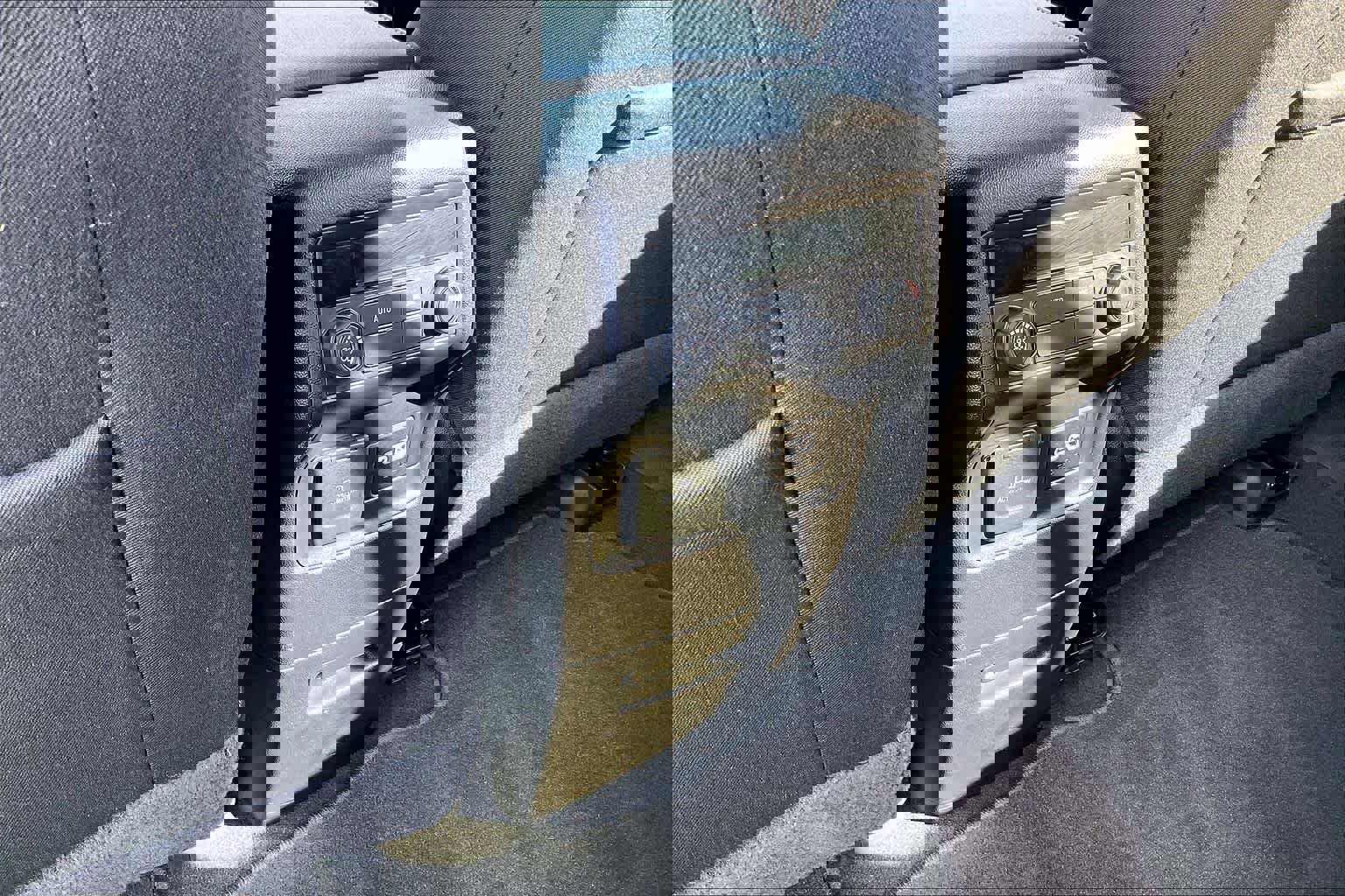 Certified 2023 GMC Acadia SLE w/ Driver Convenience Package image 34