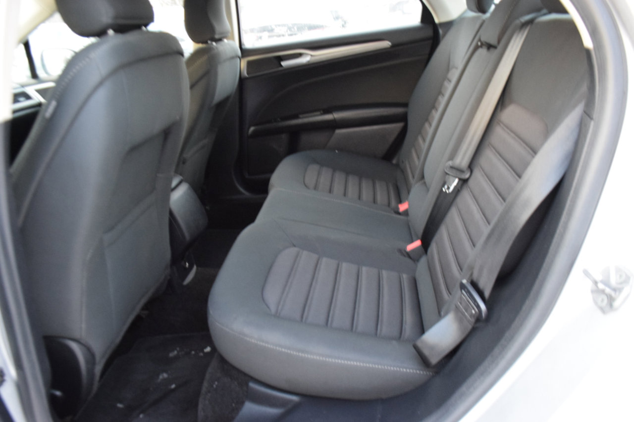 Used 2017 Ford Fusion SE image 25