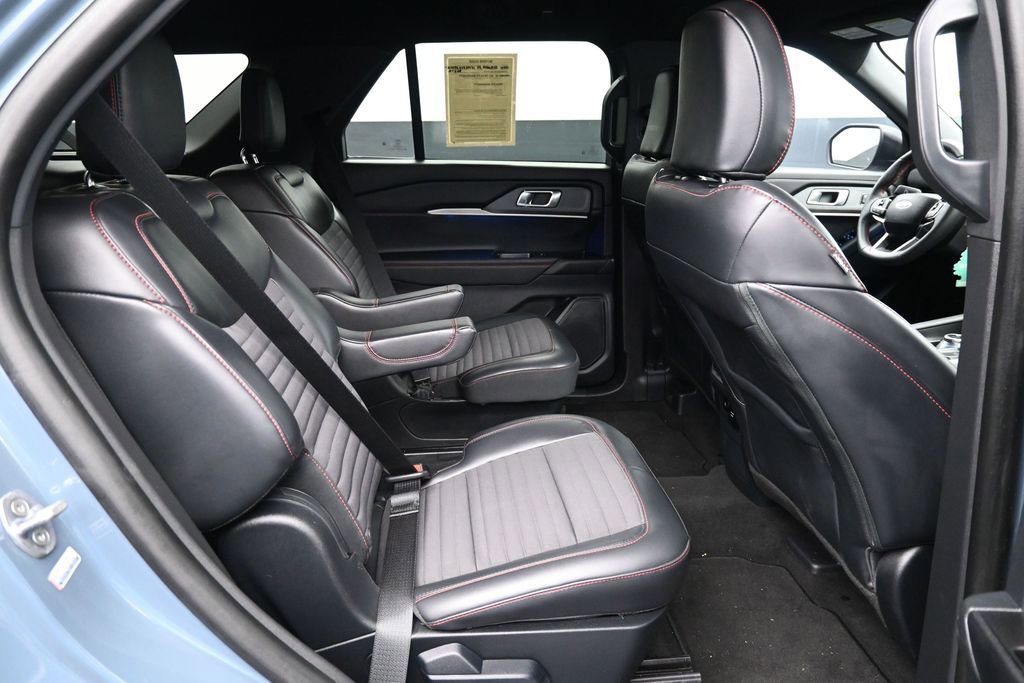 Used 2025 Ford Explorer ST-Line w/ Premium Package RWD image 13
