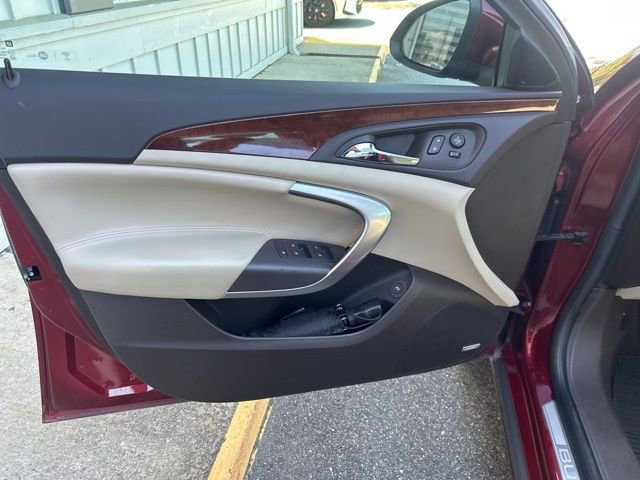 Used 2017 Buick Regal Premium w/ Driver Confidence Package #2 image 9