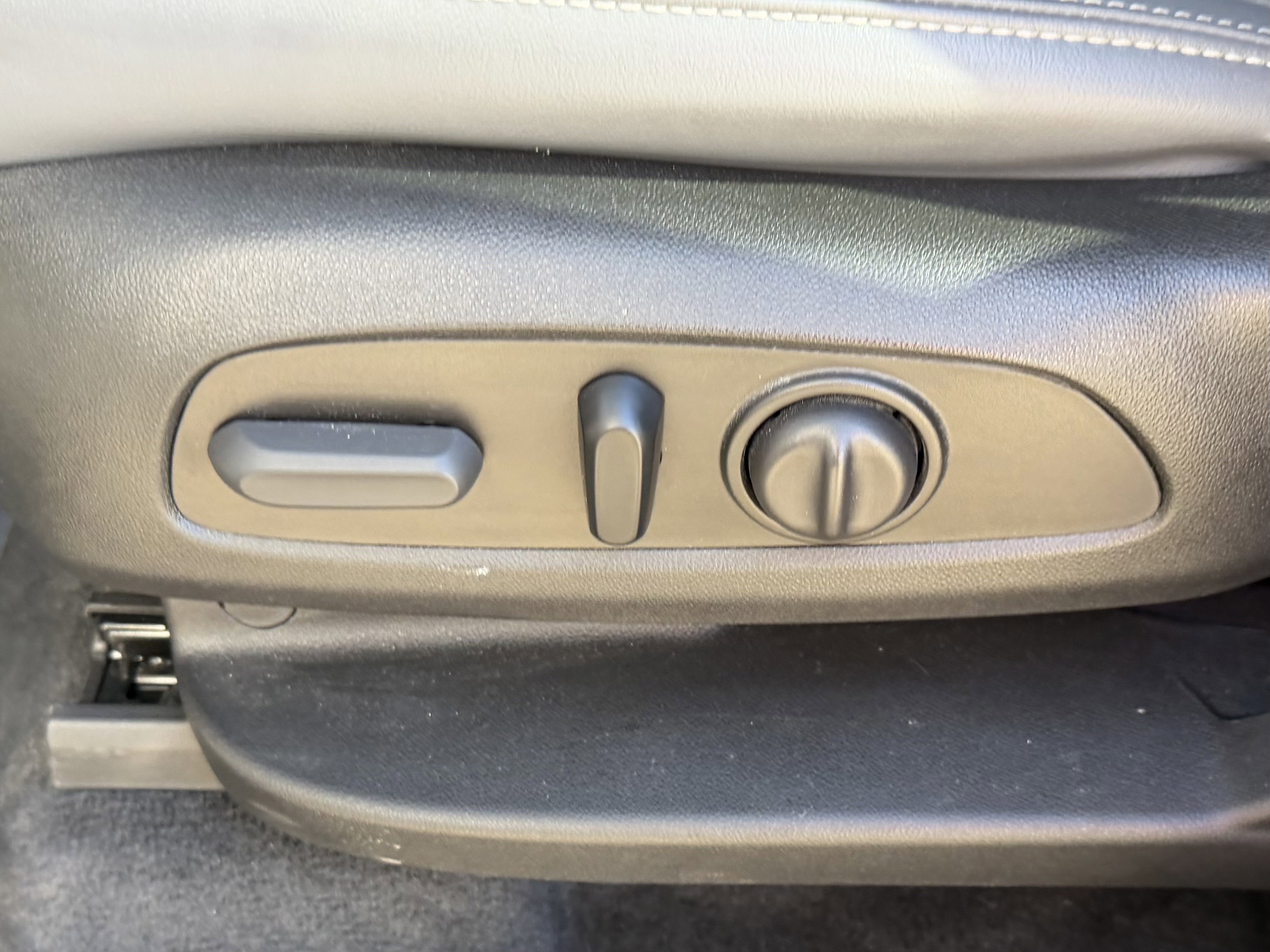 Used 2024 Buick Enclave Essence w/ Experience Buick Package image 22